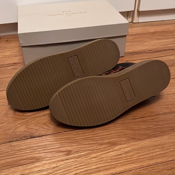 Marc Fisher NEW Sz 7.5 M Womens Daisie Sneaker Cheetah Print Fur Ankle Booties - Picture 4 of 4